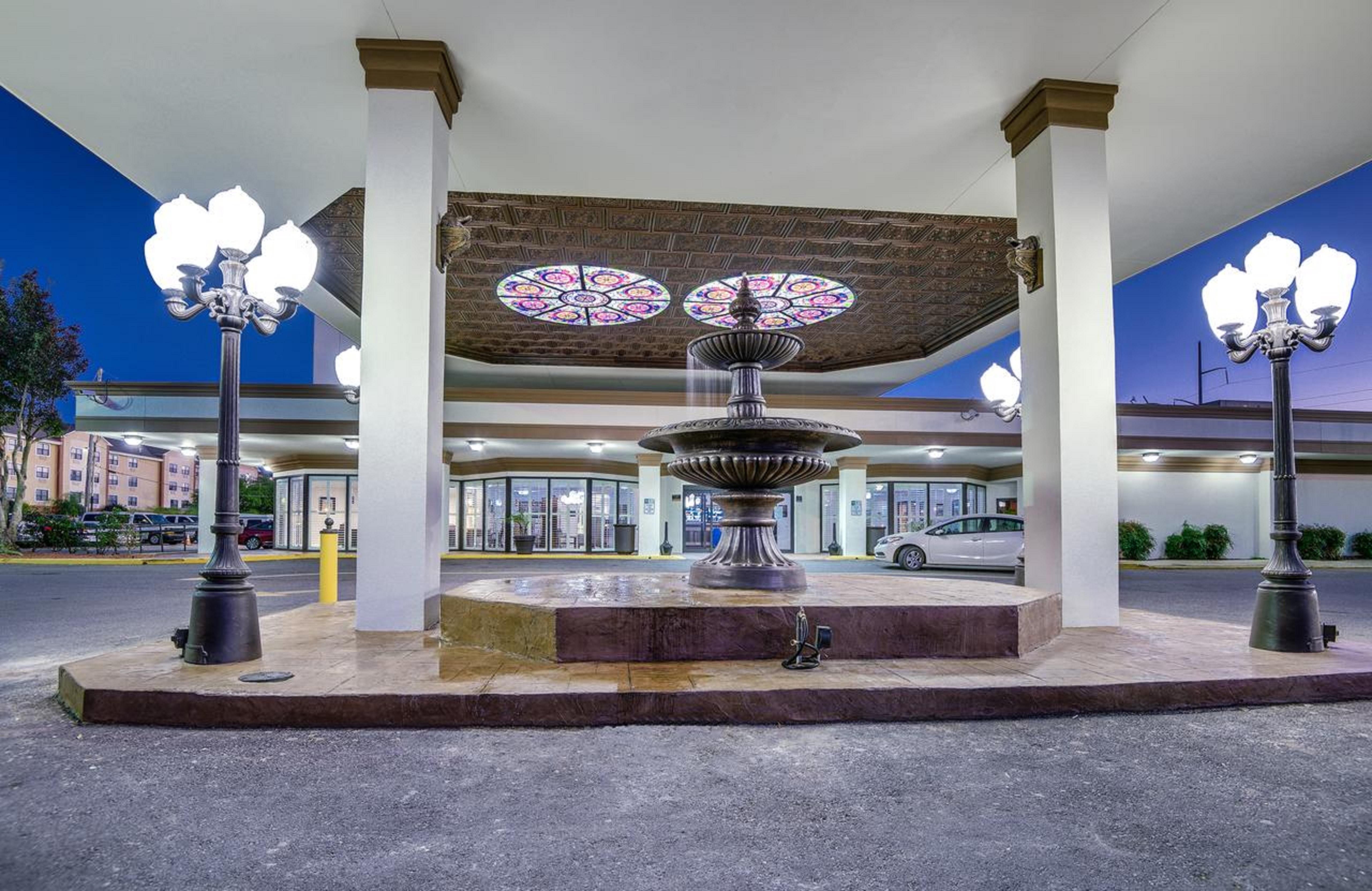 Готель Ramada By Wyndham Metairie New Orleans Airport Екстер'єр фото